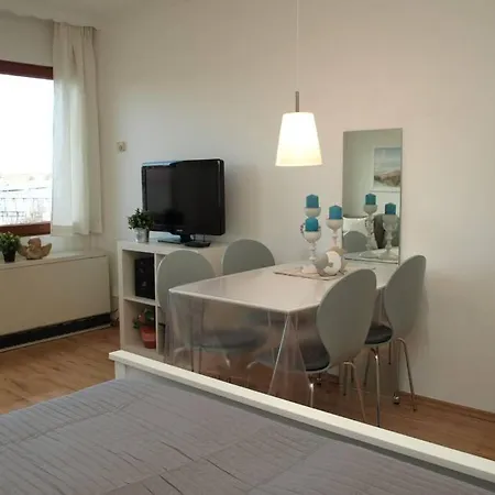 Apartment Burgtiefe Suedstrand Hafenblick - Inkl Eintritt Fehmare Schwimmbad Und Sauna *
